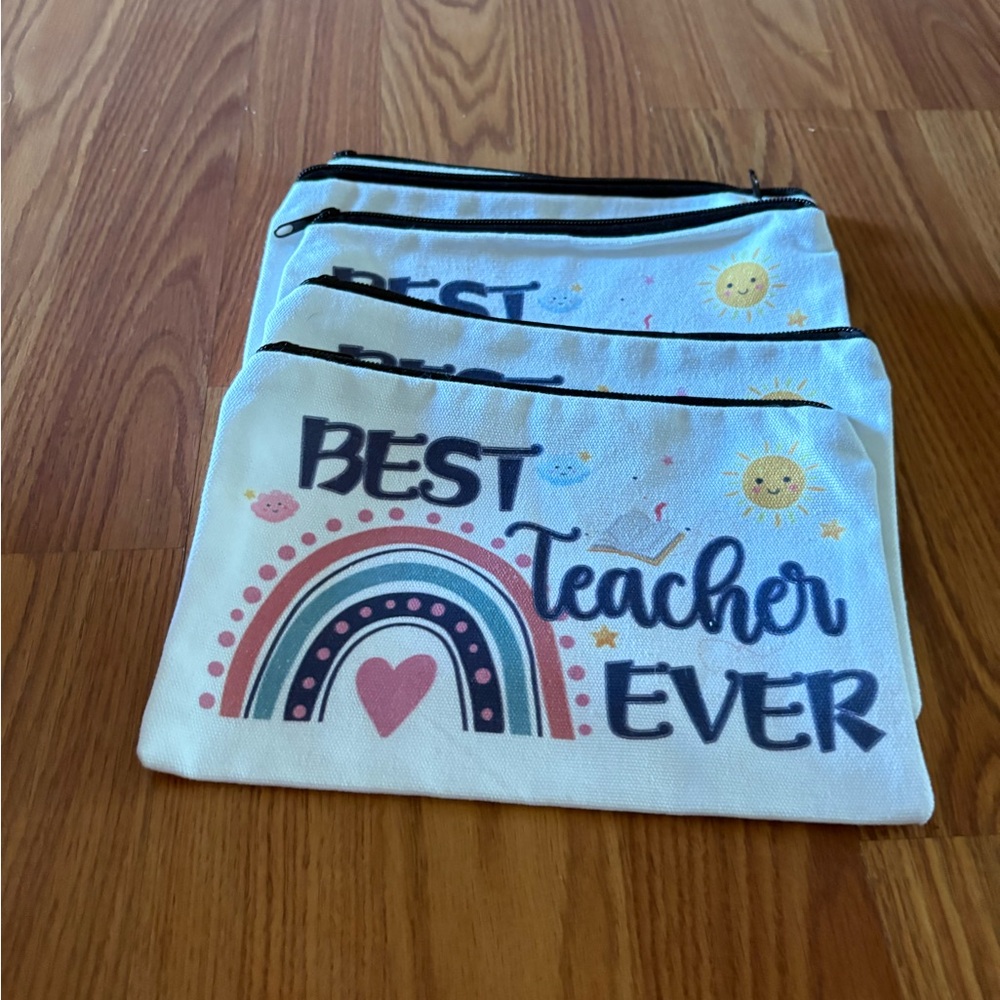 Best Teacher Ever 5 Pouch with Keychains - Picture 2 of 8